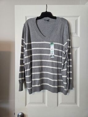 Terra & Sky Gray and White Striped V-Neck Sweater